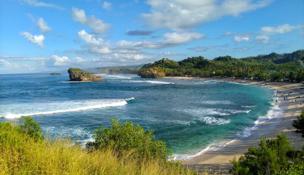 The 5 most beautiful beaches in Java for relaxing: Fifty shades of blue