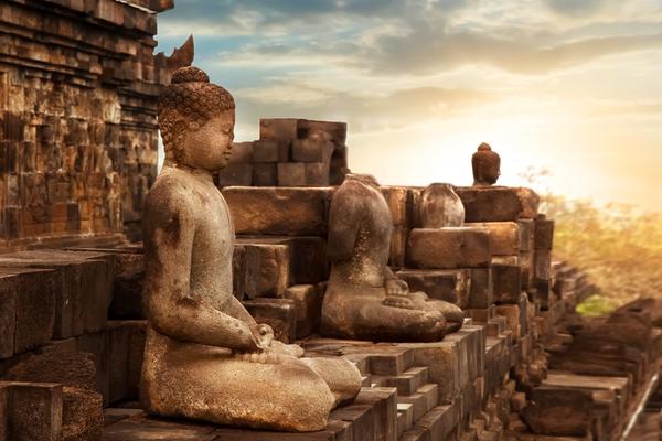 Statues de Bouddha à Borobudur