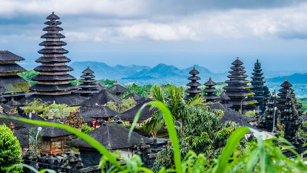 Vue sur les temples de Pura Besaki, Bali